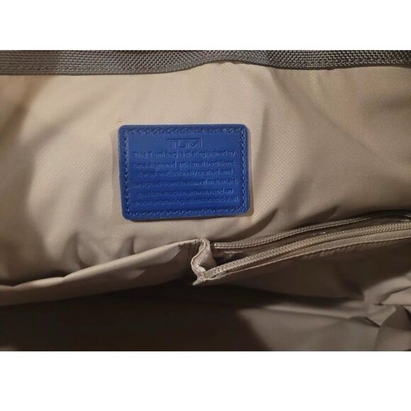 Tumi Larkin Hayes Triple Compartment Tote Preowned READ - Picture 6 of 9